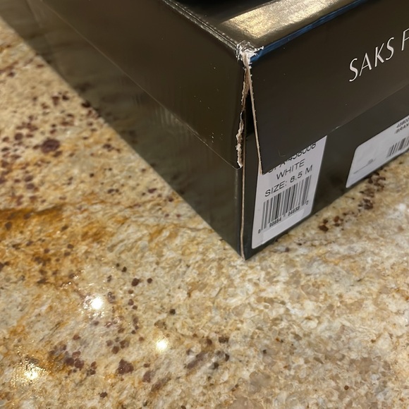 SAKS FIFTH AVENUE WHITE BASKET WEAVE SANDELS SIZE 8.5 - Picture 6 of 7